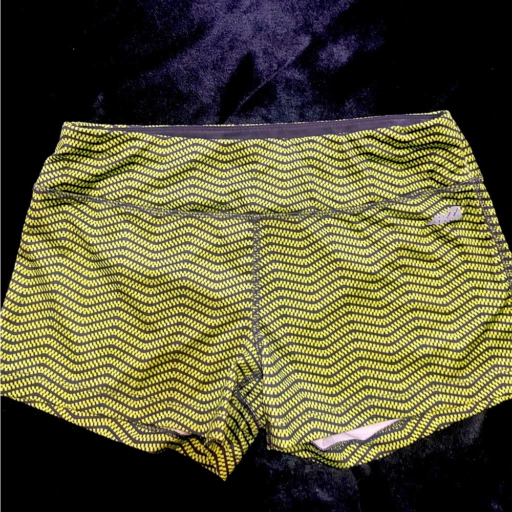 Athletic shorts Avia